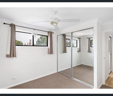 TWO-BEDROOM HOME IN PRIVATE, ULTRA-CONVENIENT LOCATION - Photo 2