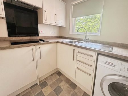 2 bedroom retirement property to rent - Photo 3
