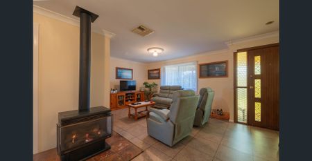 Ray White Forbes - (02) 68511411 - Photo 3