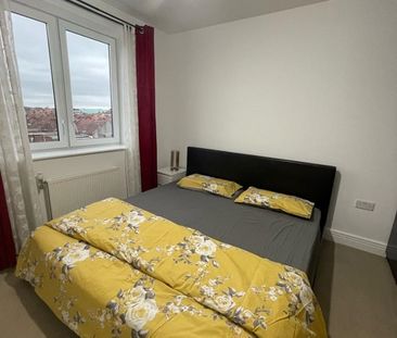 2 Bed Flat, Topaz Apartments, TW3 - Photo 4