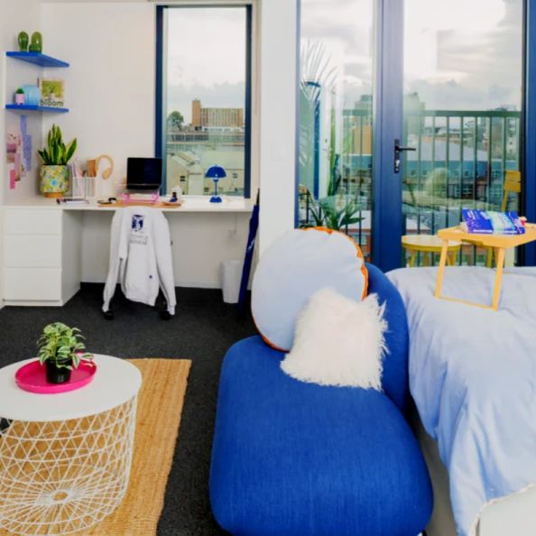 Ultra Studio(Double Bed with Balcony and Lounge) - Photo 1