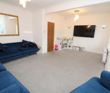 4 bedroom semi-detached house to rent - Photo 4