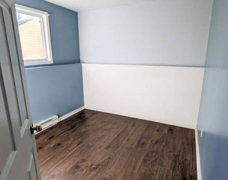 Cozy 3 Bedroom Home in Family Friendly Neighbourhood! - Photo 5