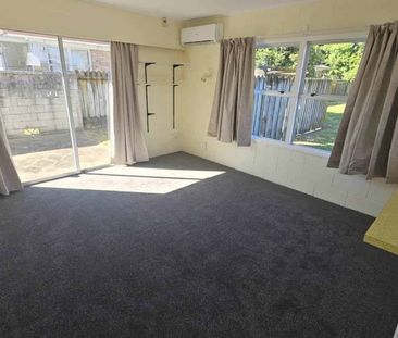 Easy Living on Edmund Hillary!! - Photo 3