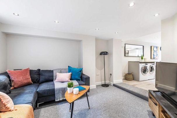 6 bedroom house to rent - Photo 1