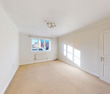 4 bedroom semi-detached house to rent - Photo 3