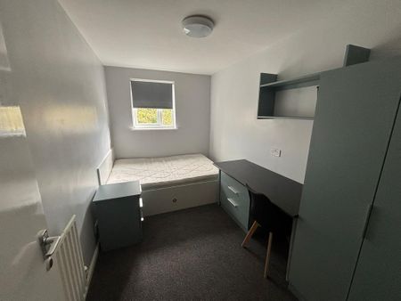 8 bedroom house to rent - Photo 4