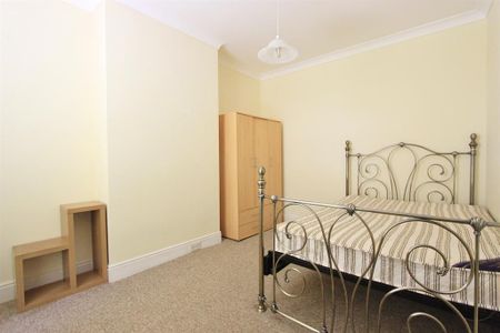 4 bedroom terraced house to rent - Photo 3