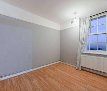 3 bedroom flat to rent - Photo 5