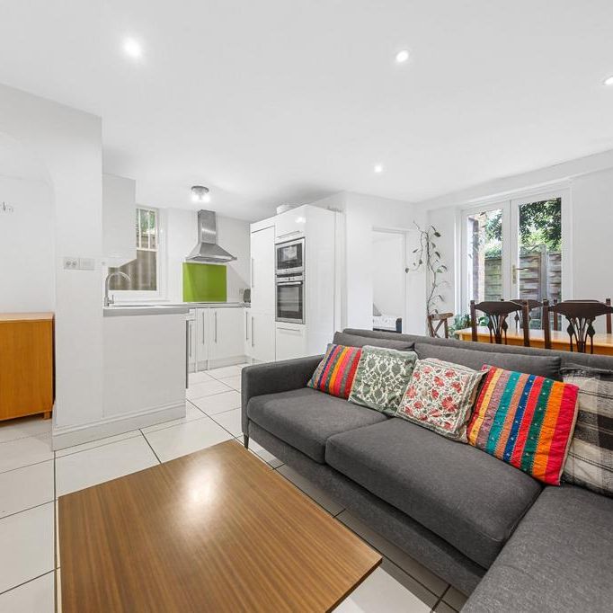 2 bedroom flat to rent - Photo 1