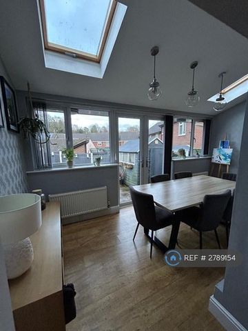 3 bedroom terraced house to rent - Photo 4