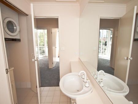 15/28 Southgate Avenue, Southbank VIC 3006 - Townhouse For Rent | Domain - Photo 5