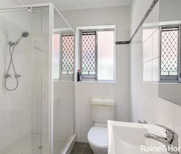 Updated 1 Bedroom Unit In Crestwood - Photo 5