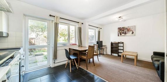 4 bedroom flat to rent - Photo 2