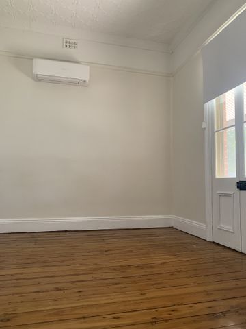 Heritage charm with modern convenience - Photo 2