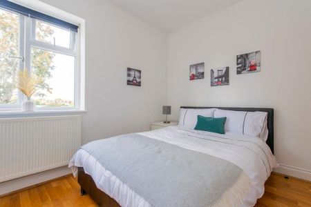 3 bedroom flat to rent - Photo 4