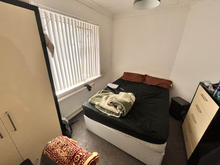 Price £575 pcm - Available Now - Furnished - Photo 3