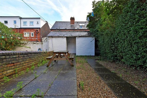 6 bedroom terraced house to rent - Photo 1