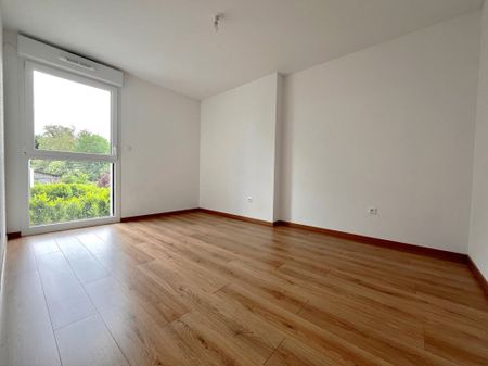 Location Appartement SAINT LOUIS 864 € CC - Photo 3