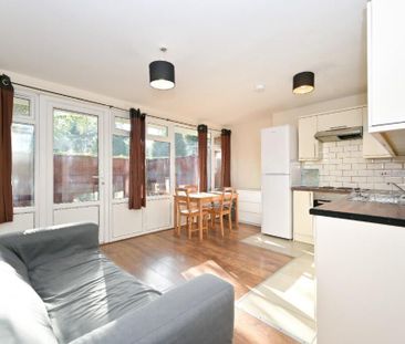 4 bedroom flat to rent - Photo 2