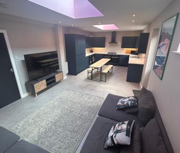 7 bedroom terraced house to rent - Photo 5