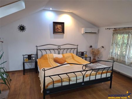 Casa Bartolomeu, pe doua nivele, stil deosebit, curte comuna - Fotografie 2