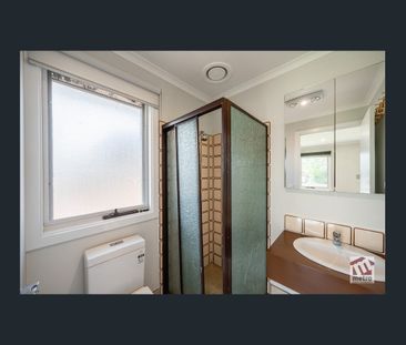 INVITING FAMILY HOME! - Photo 4