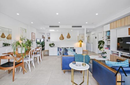 Luxurious Penthouse with Expansive Terrace Overlooking Parkland - Photo 4