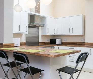 Station Parade, Headingley, Leeds - Photo 1