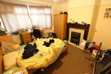 6 bedroom semi-detached house to rent - Photo 5