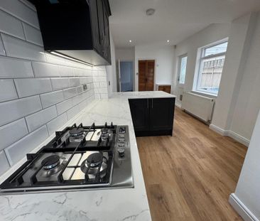 5 bedroom semi-detached house to rent - Photo 2