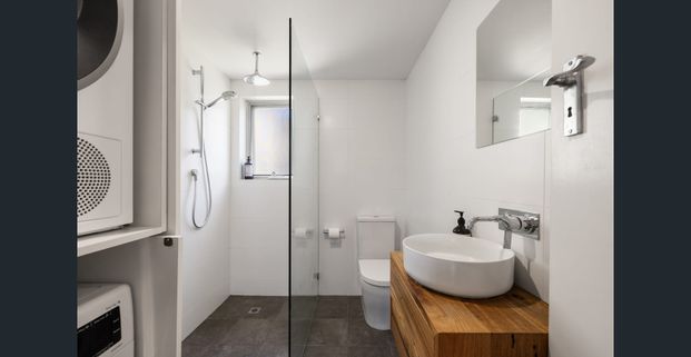 Stunning Two-Bedroom Apartment in Mosman Village - Photo 1