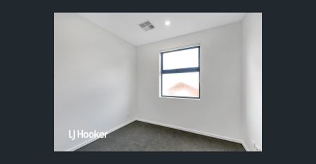 TRENDY TOWNHOUSE!!! READY TO MOVE IN!! - Photo 5