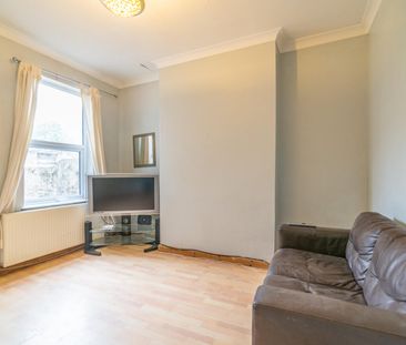 6, Neville Terrace - Photo 1