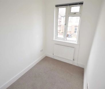 Essex Road, Borehamwood, Hertfordshire, WD6 1BP - Photo 6