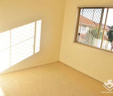 Walk to School! Sweet townhouse for rent in Sunnybank Hills - Photo 3