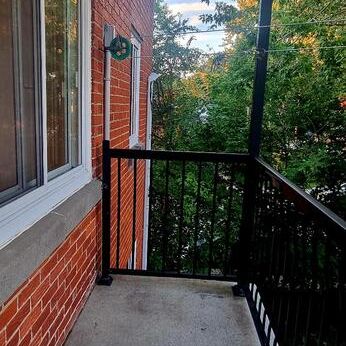 Un Beau 5 1/2 Avec 3 Chambres Fermées à - Photo 1