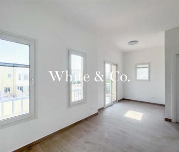 Fully Renovated | End Unit | Ready Now - Photo 5