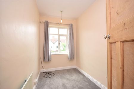 19, Nunroyd Road, Moortown, Leeds, LS17 6PH - Photo 5