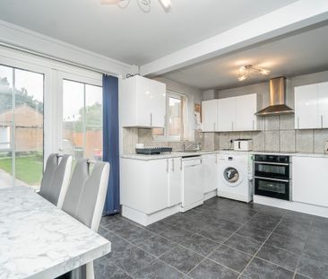 Petersham Close, Newport Pagnell, MK16 - Photo 5