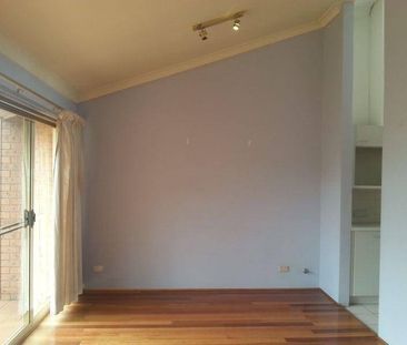 Town House with a Difference - Spacious Tri-Level + uninterrupted v... - Photo 5