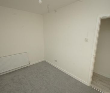 3 bedroom flat to rent - Photo 6