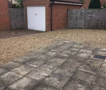 5 bed house to rent in Mascot Square, Hythe - Photo 1