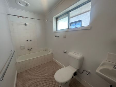 6 / 15 Howe Street, MURRUMBEENA - Photo 3