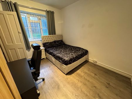 3 Bed Flat, Balin House, SE1 - Photo 3