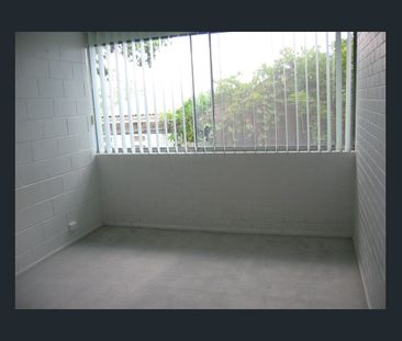 Stylish Inner-City 2-Bedroom Apartment on Dauphin Terrace! - Photo 4