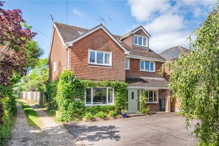 A bright and contemporary 6 bedroom family house in this popular village with well thought of Primary School and within easy access to Winchester and Andover, the A34 and A303 and the mainline railway station in Whitchurch. - Photo 4