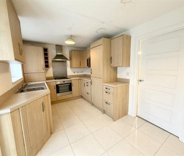 3 bedroom semi-detached house to rent - Photo 6