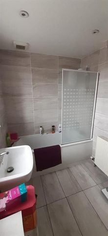 3 bedroom end of terrace house to rent - Photo 4