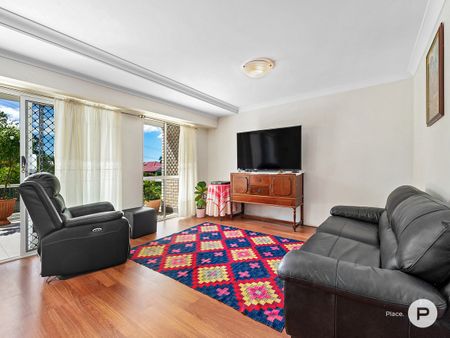 Spacious Apartment with City Views and Private Courtyard - Photo 2